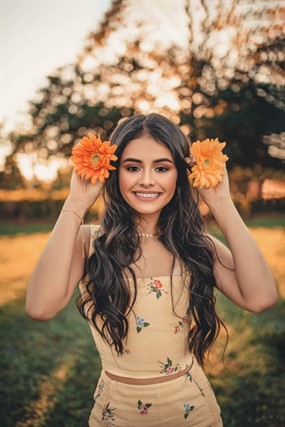 笑容甜美女生图片